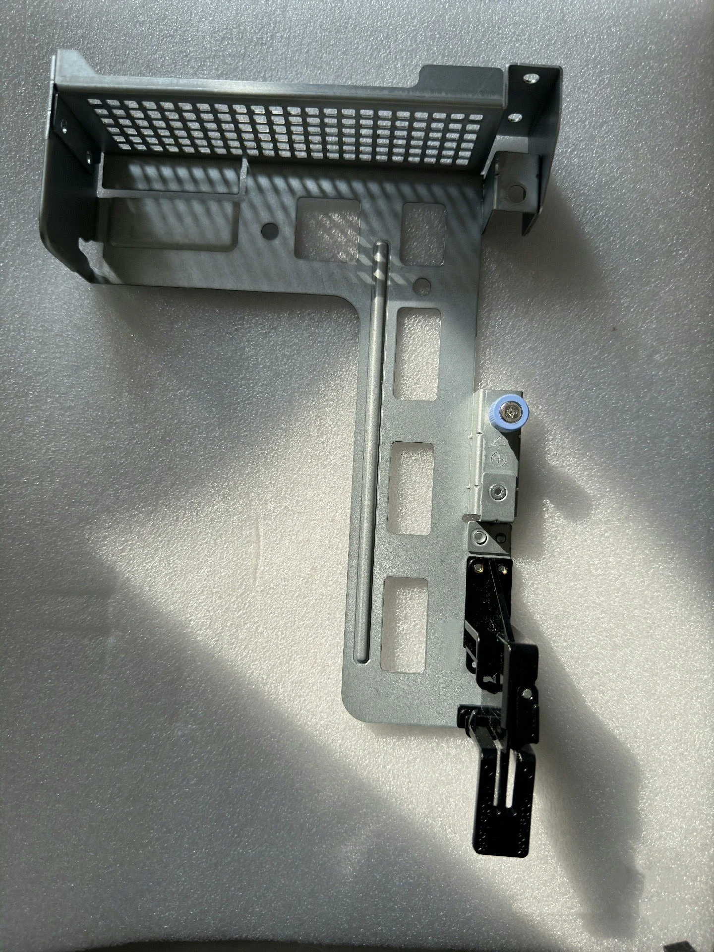 

R740 CHASSIS RISER 3 METAL BLANK PCI FILLER PNV0C 0PNV0C riser card