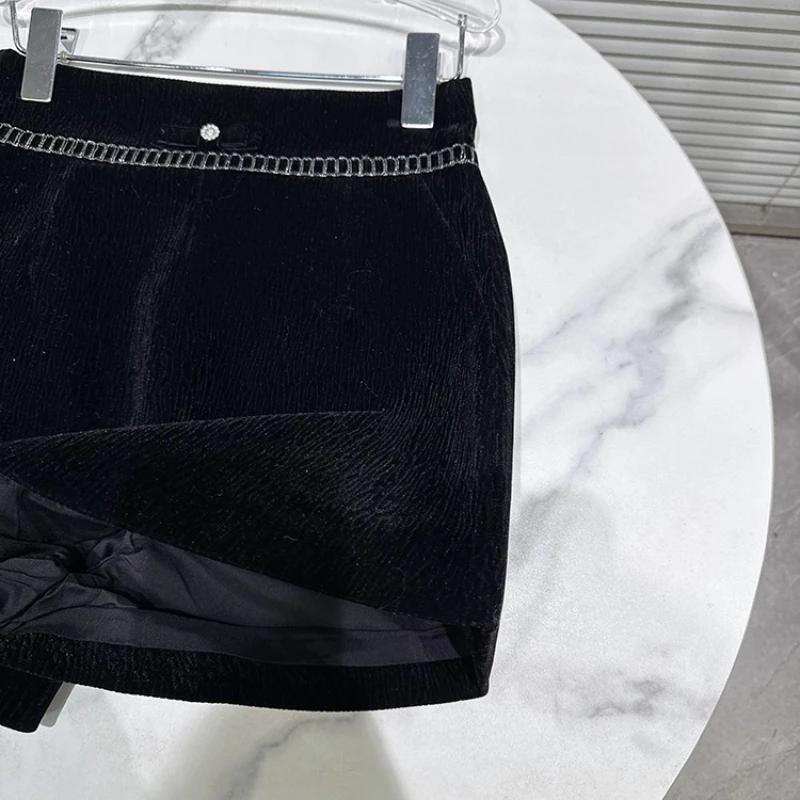 شتاء 2025 شتاء جديد النمط الفرنسي اللؤلؤ القوس المطرزة حافة المخملية عالية الخصر السراويل النساء السراويل نمط عطرة صغيرة