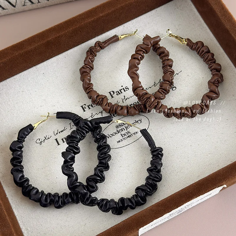 Hoop Earrings Solid Color Pleated Leather Retro Hong Kong Elegant Premium Warm  Comfortable for Women Fall Winter Daily