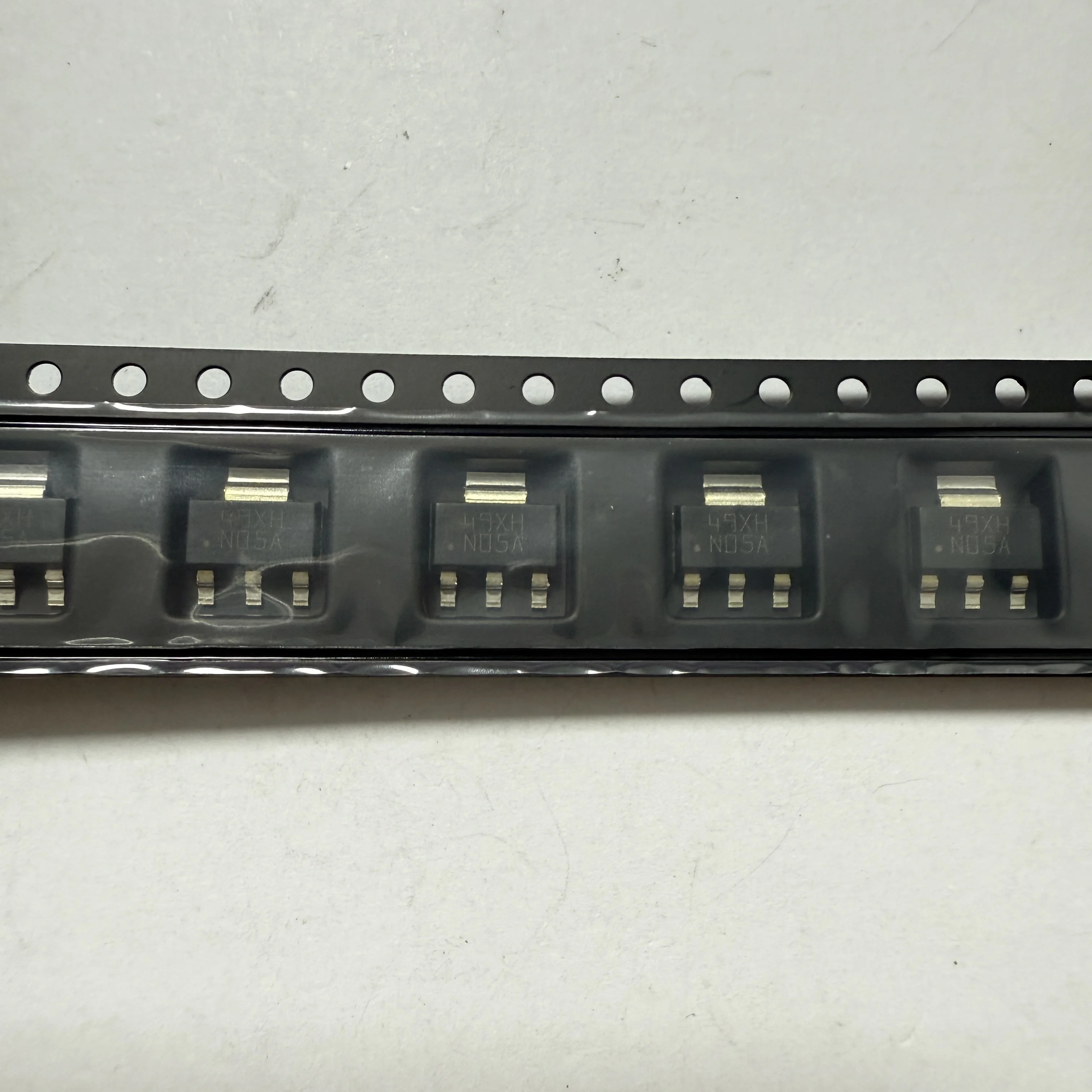 20PCS/LOT LM1117MPX-3.3/NOPB (Current-Sensing Amplifiers)
