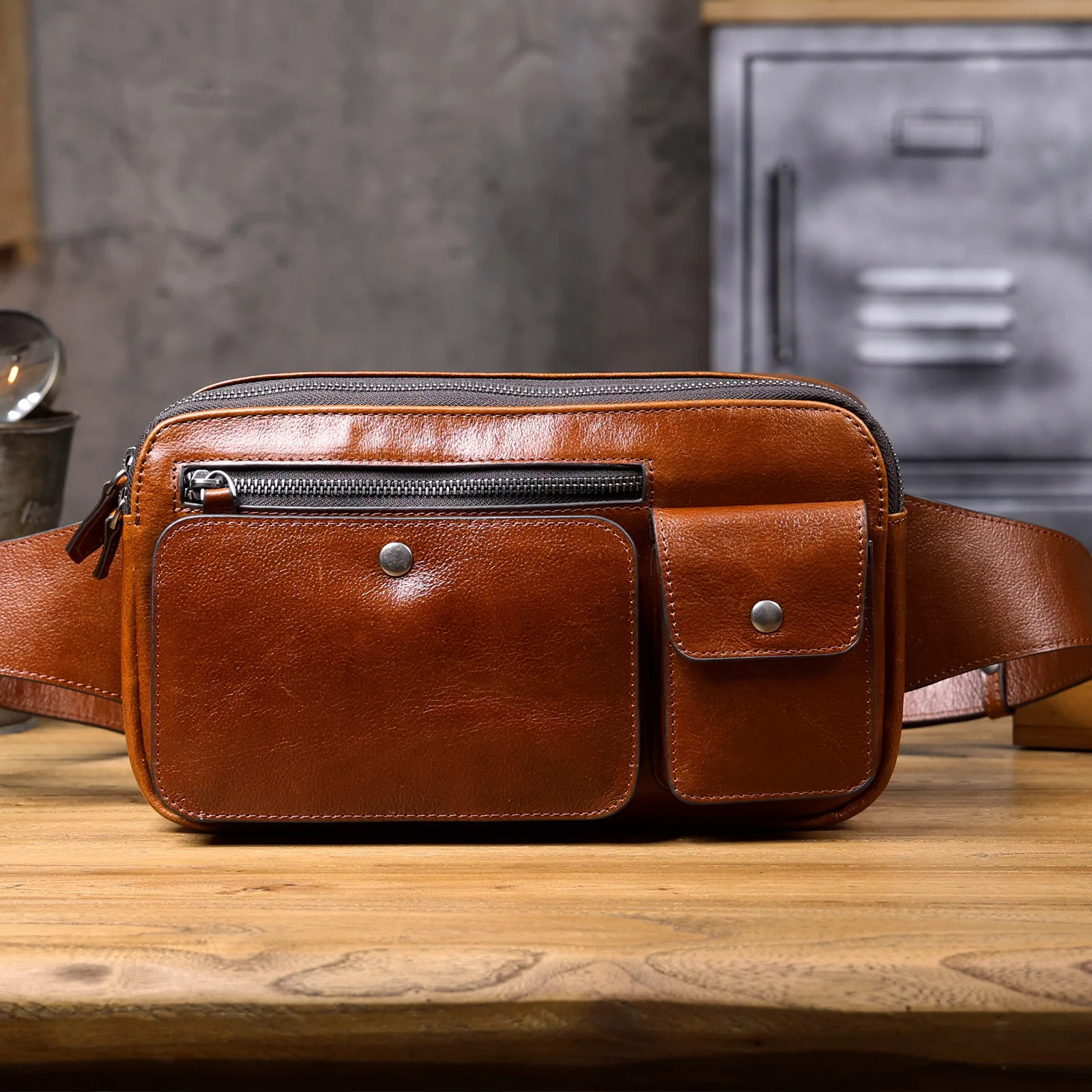 Vintage-Hüfttasche aus hochwertigem Rindsleder, lässige Schultertasche für Herren, multifunktionale Motorrad-Brusttasche aus echtem Leder – Detail 8