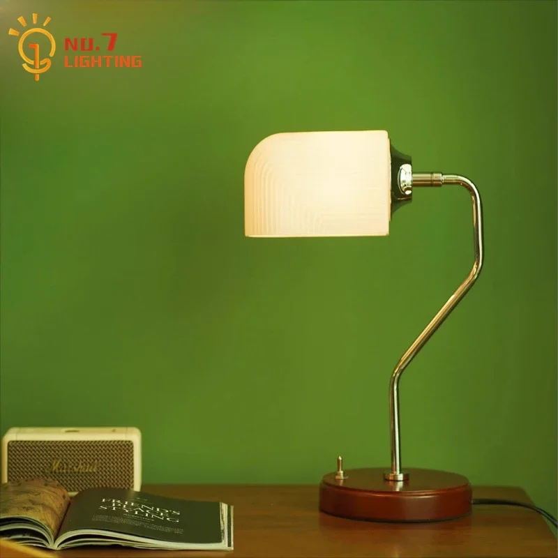 

American Vintage Medieval Solid Wood Table Lamp LED E27 Classical Bauhaus Desk Lights Home Decor Reading Bedroom Bedside Study