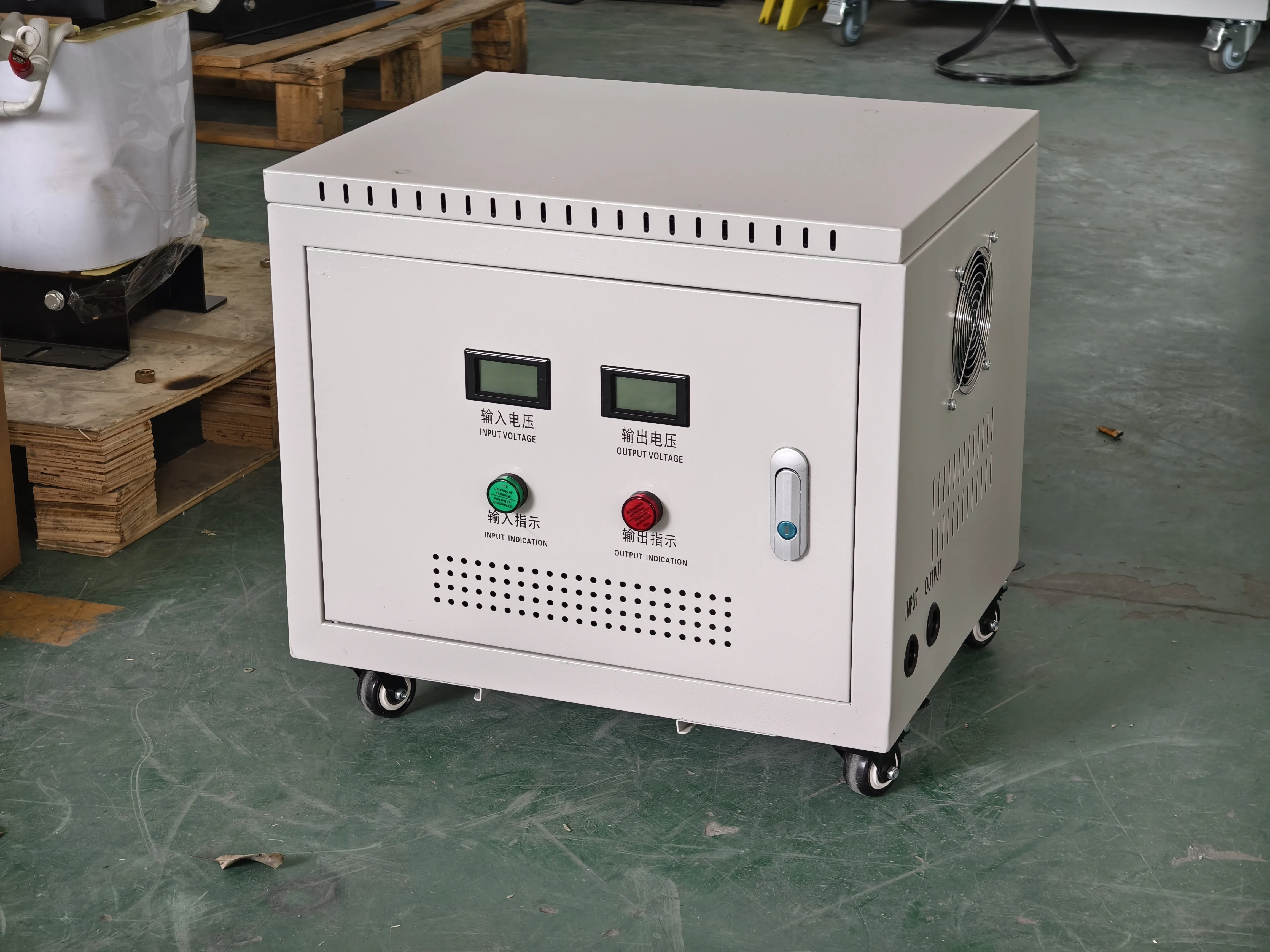 Transformator Step up 208v hingga 380v 50~60Hz Transformator Isolasi Otomatis Tiga Fasa