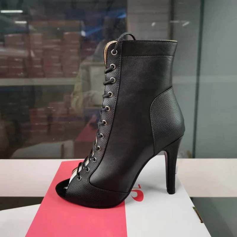 

2025 г. Женские модные крутые ботинки со шнуровкой и открытым носком, черные ботинки на тонком каблуке, танцевальные сандалии на высоком каблуке, весна-лето