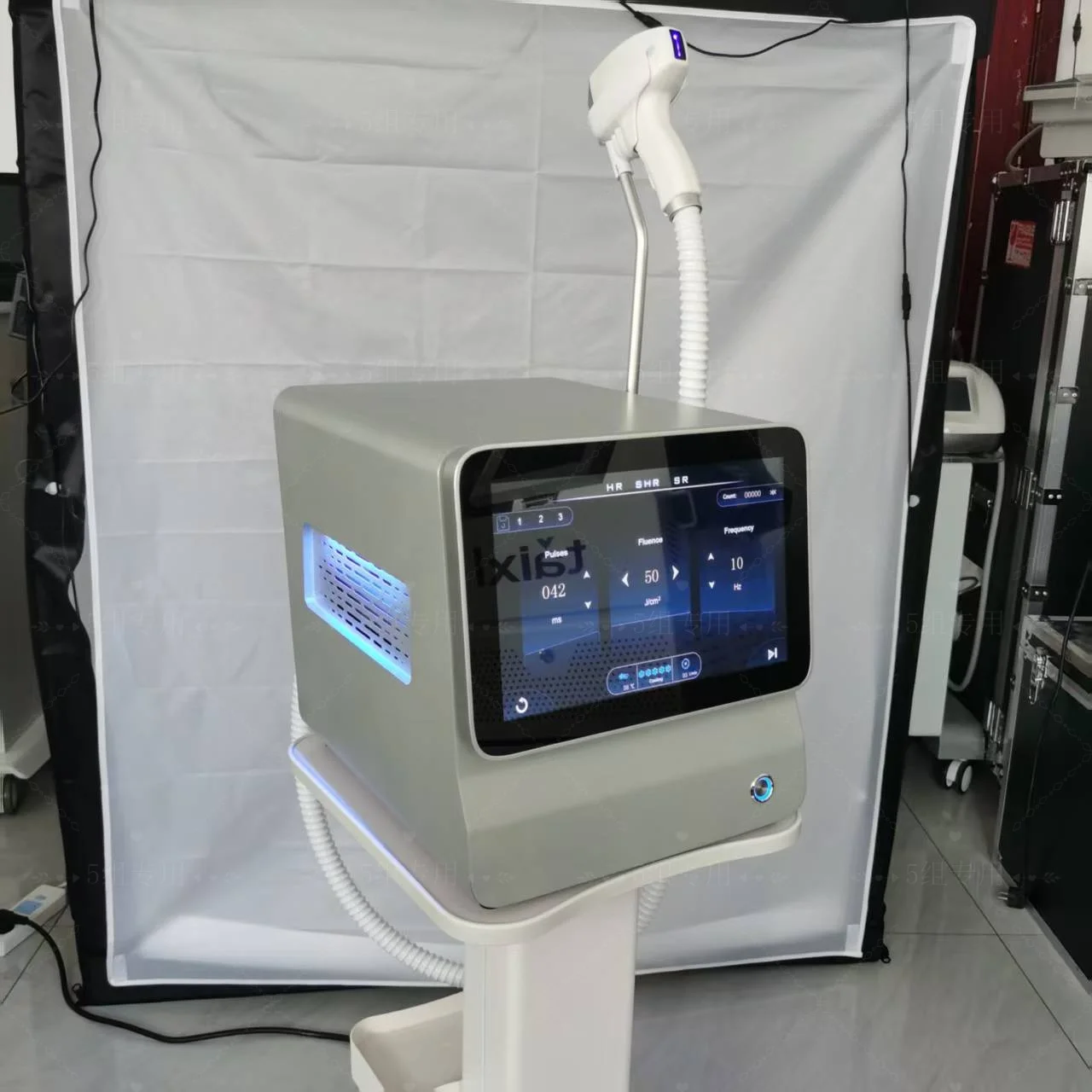 

Professional Laser Three Wavelength 808 ice Titanium Painless Hair Removal Permanent Light Hair Removal Device 755 808 1064Nm