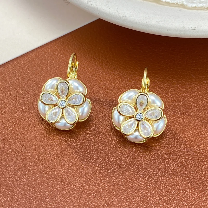 Niche versatile zircon pearl petal ear buckle feminine temperament light luxury simple super flash earrings