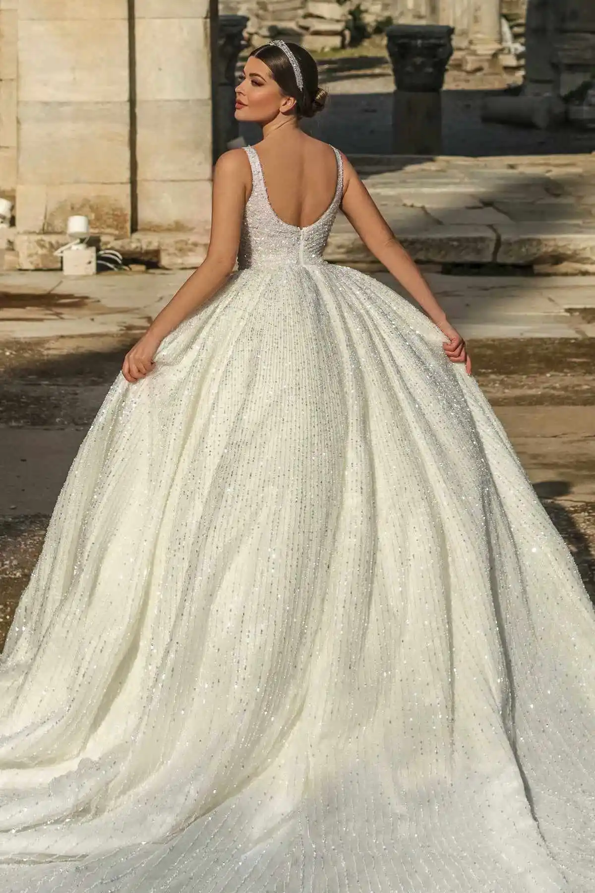 Brilliant Ball Gown Wedding Dresses With Veil Shiny Paillette Backless Bridal Gown Cathedral Train Vestidos De Novia Customized