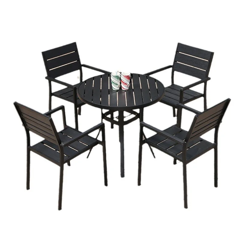 

Открытый двор, вилла, сад, терраса, консервант, открытый балкон, пластиковый деревянный стол и комбинация стульев