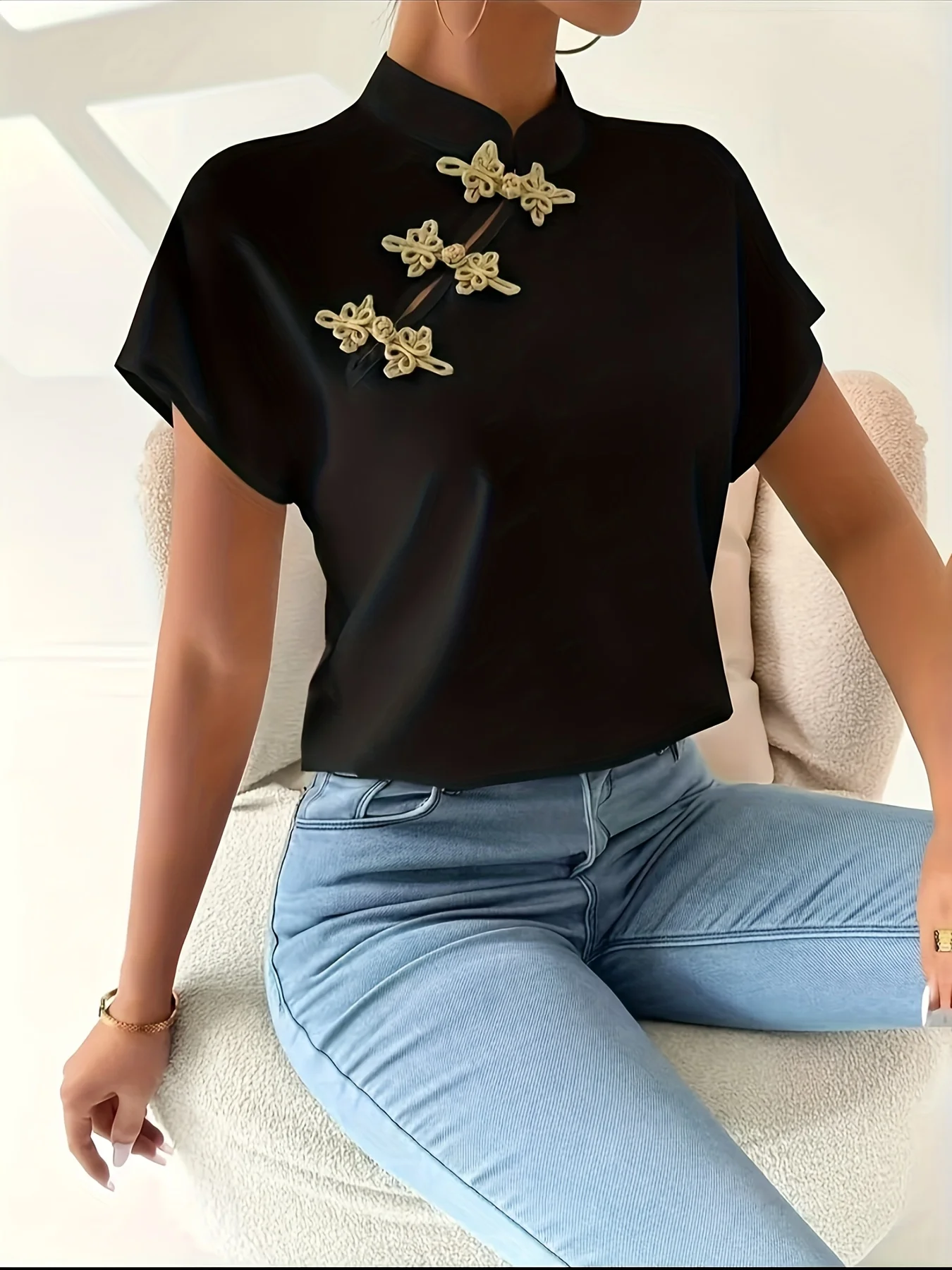 

Women's Elegant Chinese-Style Button-Up Top with Stand Collar, Button Design, Strong Three-Dimensional Effect for Daily Wear, Pa