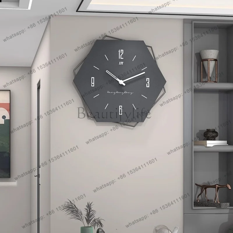 Designer Kawaii Wall Clock Minimalist Unique Oversized No Sound Wall Clock European Luxury Vintage Nordic Metal Horloge Decor