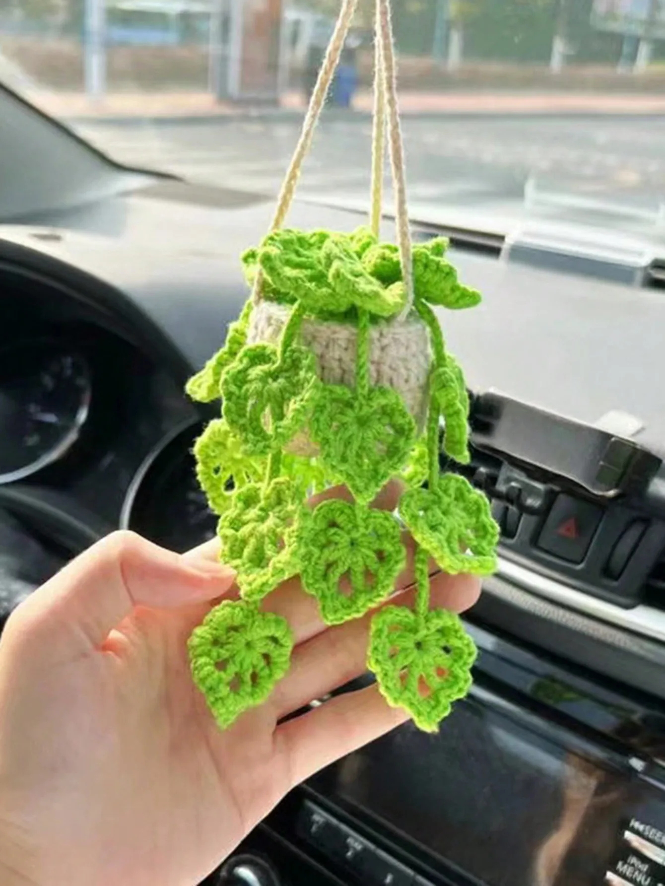 

Handmade Crochet Potted Plant Car Mirror Hanging Ornament - Cute Green Leaf Decor for Auto Interior, Perfect Gift