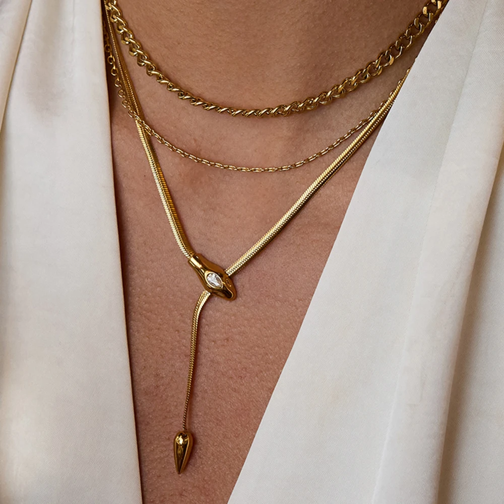 Uworld Collar serpentino de circón clásico simple Cadena serpentina de acero inoxidable chapada en color oro de 18 quilates Cadena apilable para mujer