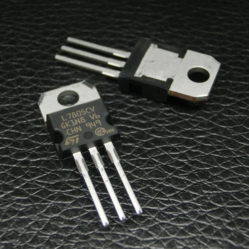 50PCS/new original genuine goods L7805CV three-terminal voltage regulator 5v 1.5A TO-220 in-line triode