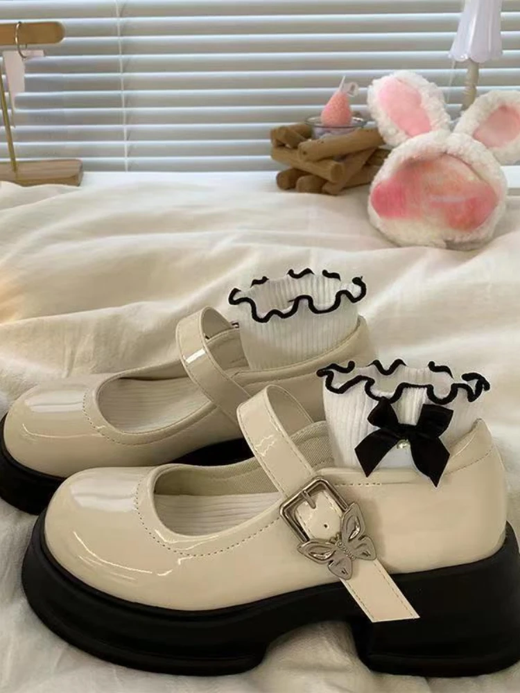 Francuskie buty Vintage Mary Janes damskie koreańskie modne buty na platformie z klamrą motylkową kobiece designerskie buty Kawaii 2023, lato