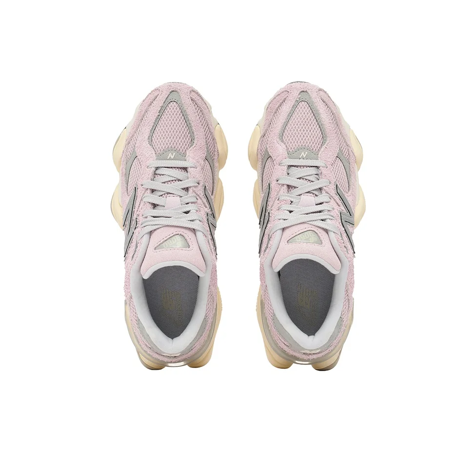 New Balance NB 9060 - حذاء كاجوال متعدد الاستخدامات ومتين وجيد التهوية ومنخفض القطع للرجال والنساء، باللون الوردي الفاتح والرمادي.