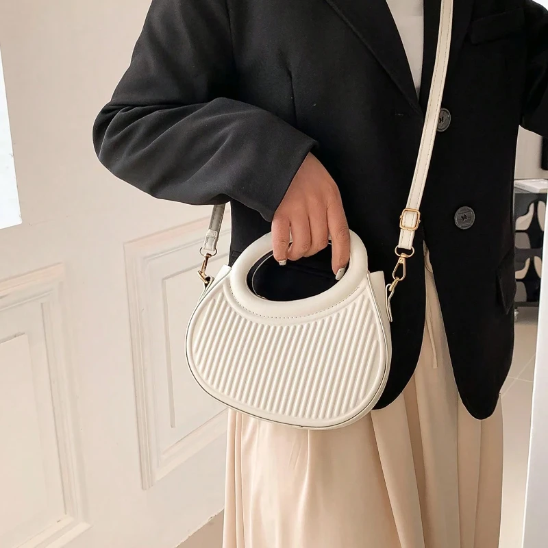 

2025 NEW Fashionable classic women's commuting date single shoulder crossbody bag, striped handbag, fashionable crossbody bag