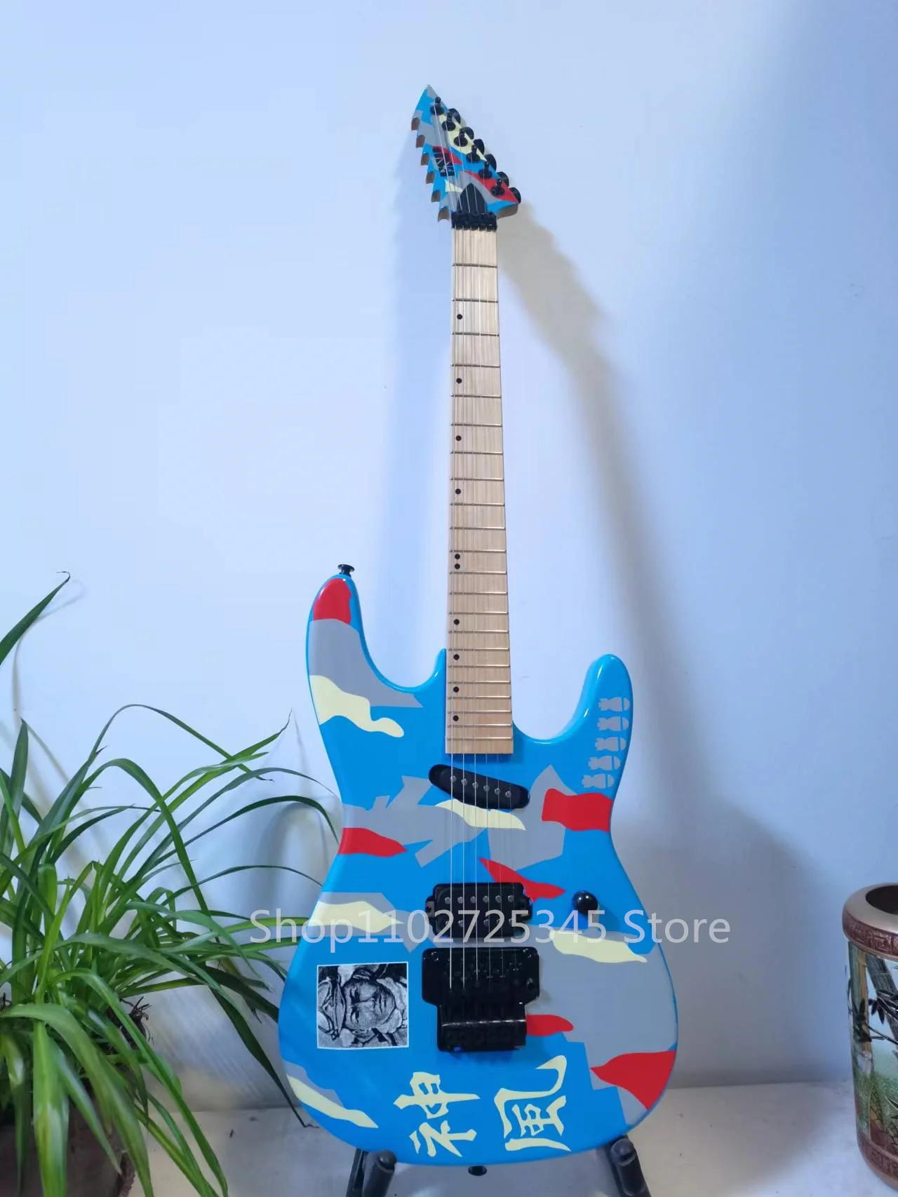 

Six string electric guitar, maple fingerboard, tremolo system, shipping cost to be borne by the seller