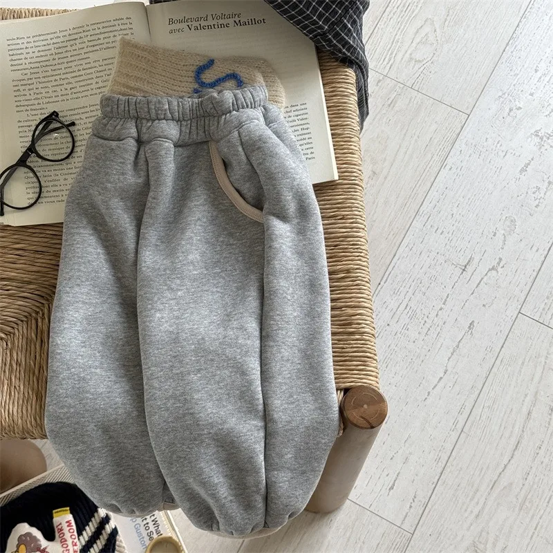 2025 جديد الخريف الشتاء الأطفال الصوف Sweatpants الكورية نمط بنين بنات سميكة الدافئة السراويل الرياضية غير رسمية بنطال أولادي A5661