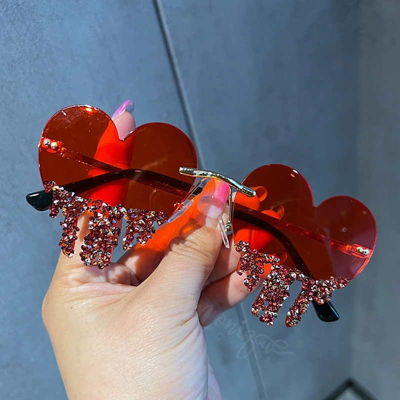 Gafas de sol con forma de corazón para mujer, lentes de sol con personalidad ostentosa, Retro, de diseñador, a la moda, para fiesta, UV400, 2023