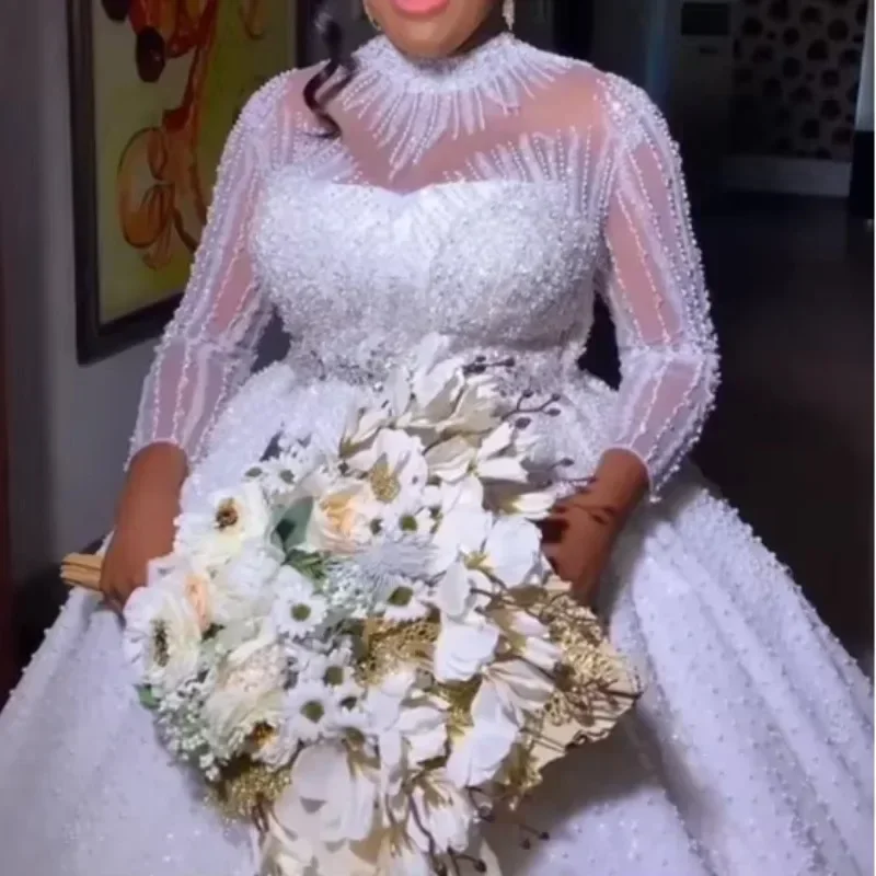 Maßgeschneidertes neues, hochwertiges, langärmliges, luxuriöses Ballkleid-Hochzeitskleid nach Maß, Brautkleid 2025