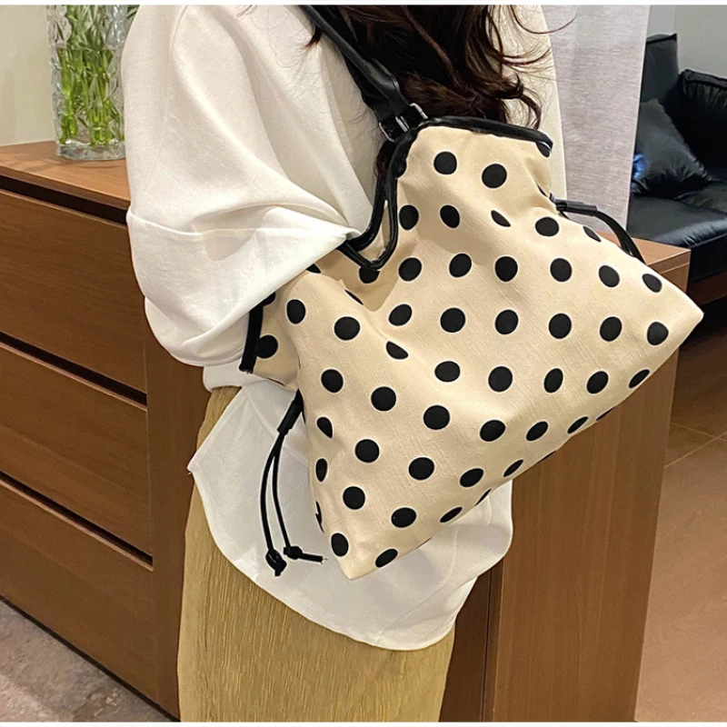 Koreanische Schultertasche aus Baumwoll-Leinen mit Polka Dots, Damen-Patchwork-Tragetasche mit großem Fassungsvermögen, vielseitige Freizeit-Handtasche für den Arbeitsweg – Detail 9