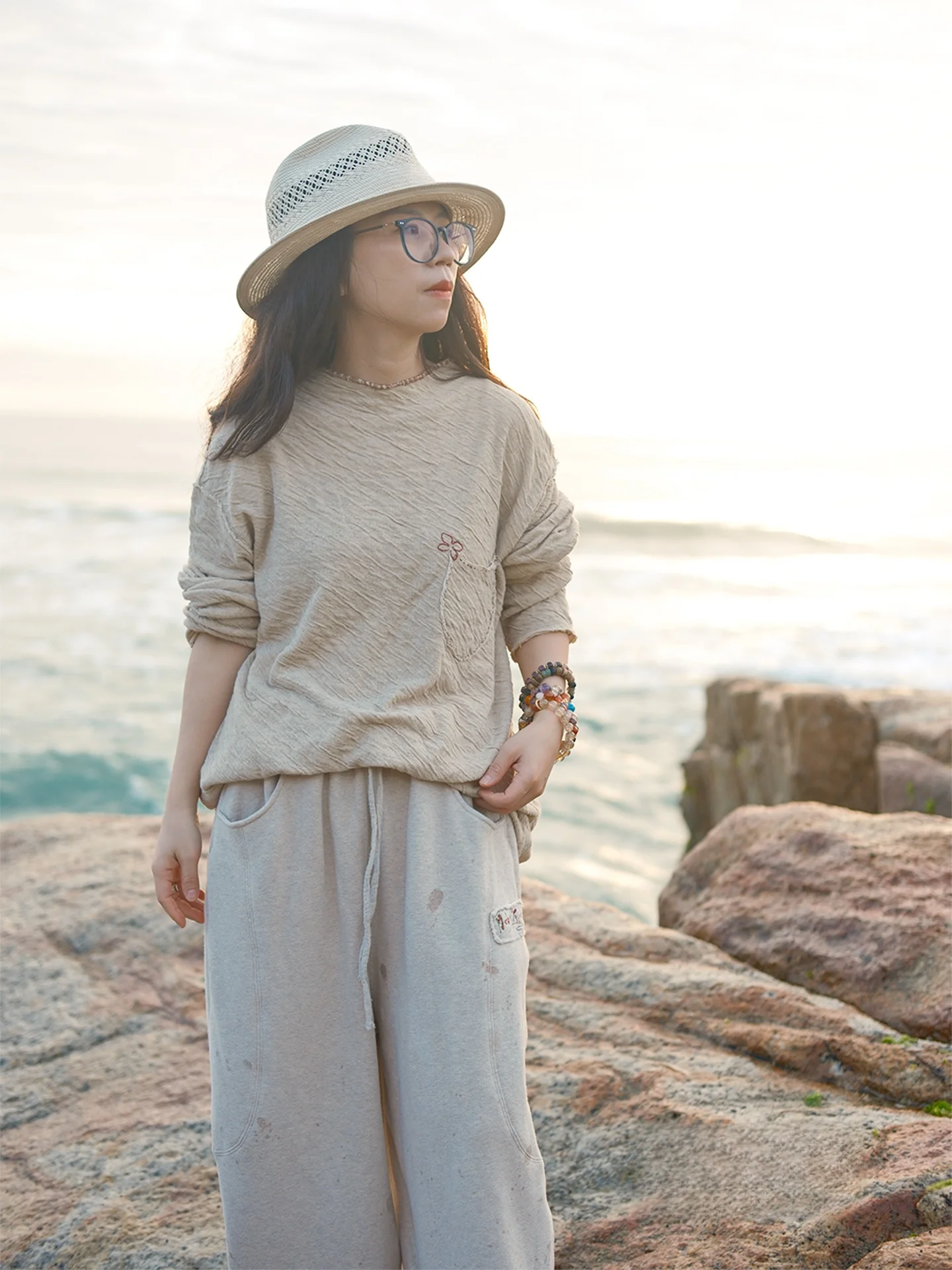 

Textured Embroidered Linen Feel T-Shirt Loose Long Sleeve round Neck Knitted Top for Spring Casual Wear Comfortable Fit Tee