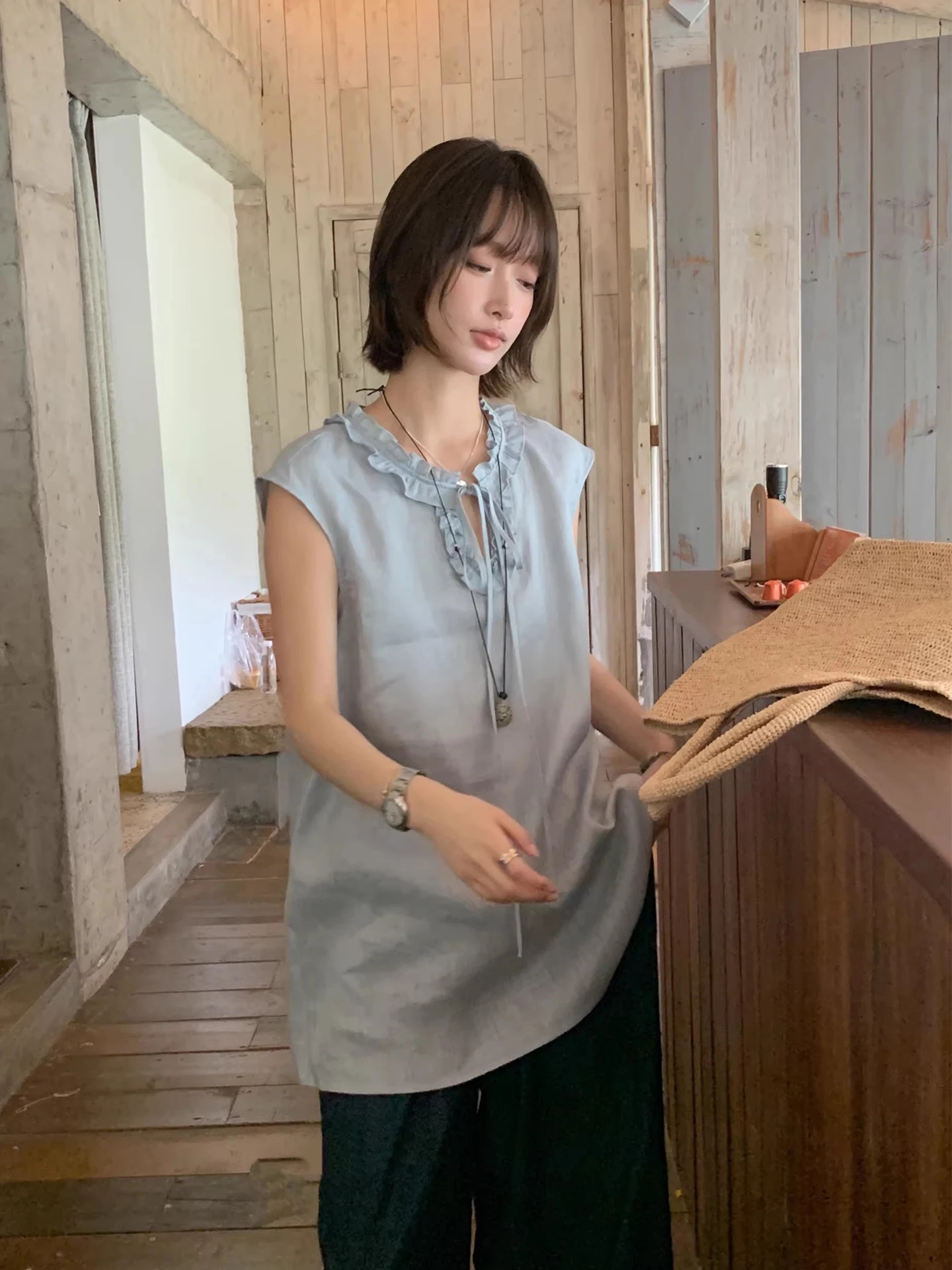 

Летняя женская блузка Liangliang Design Sensation с V-образным вырезом и рукавами-крылышками, новый стиль, удлиненный топ, универсальная модель