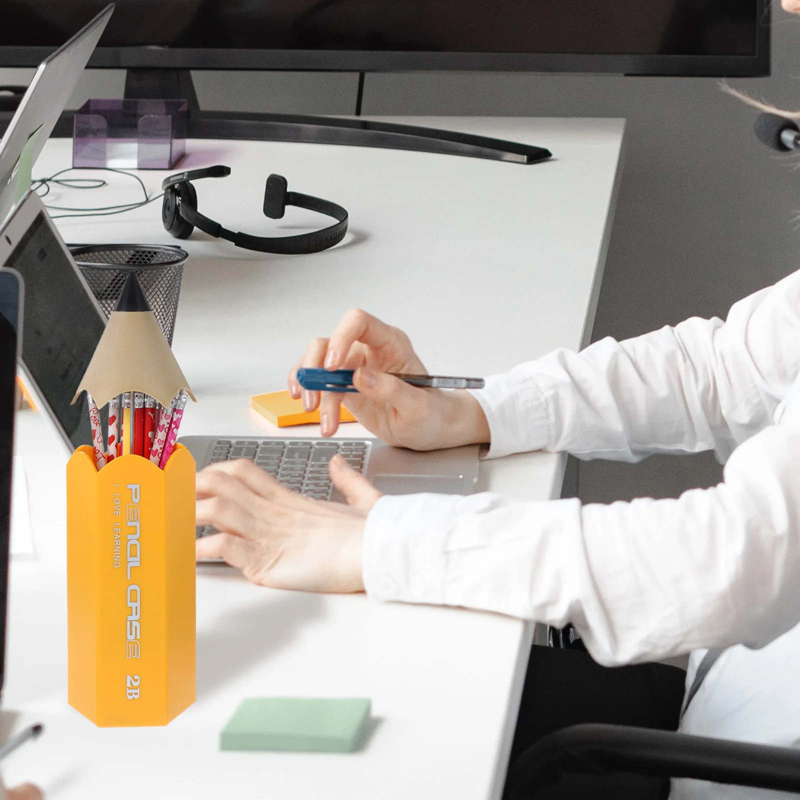 حامل أقلام على شكل قلم رصاص منظم تخزين القرطاسية مع غطاء سعة كبيرة لتزيين سطح المكتب للأقلام وفرش المكياج النابضة بالحياة #2