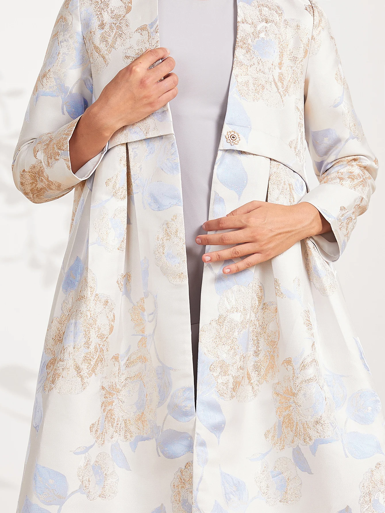 Eleganter langer Damenmantel, exquisiter und luxuriöser Mantel im Herbst-Winter-Stil, professionelle Hemdkleidung im Anzugstil