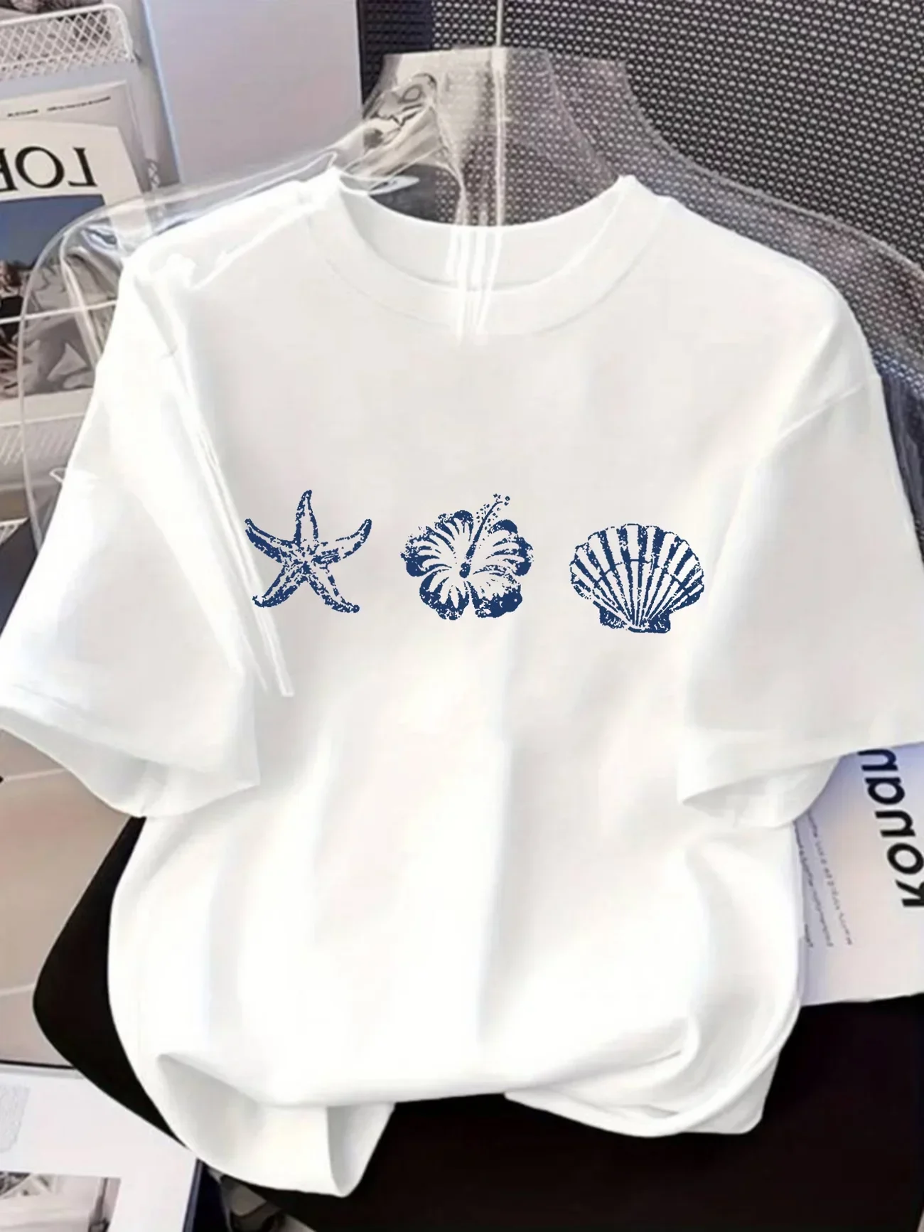 2026 Starfish Shell Graphic T-Shirt Ocean Beach Style Hibiscus Flower Print Tee Summer Harajuku Casual White Tops Women