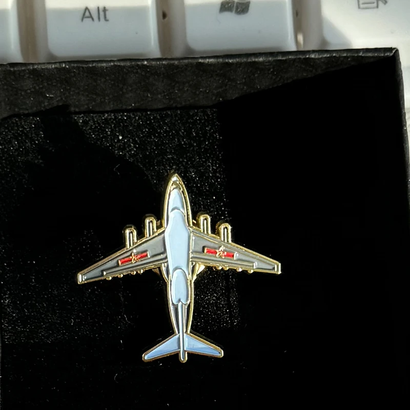 

Creative Aviation Exhibition Aircraft Badge Brooch Souvenir Colorful Craftsmanship Exquisite Badge Pin