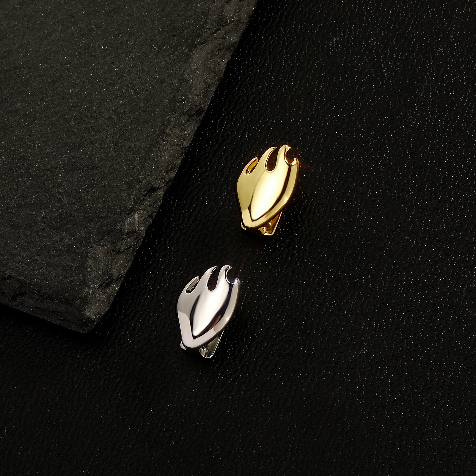 YOUNGX Single Glossy Flame Tooth Caps For Women Men Punk Hollow Mouth Teeth Grillz Jewelry Halloween Cosplay Gift