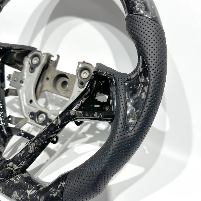 Forged carbon fiber steering wheel, suitable for Hyundai Veloster, customization available.
