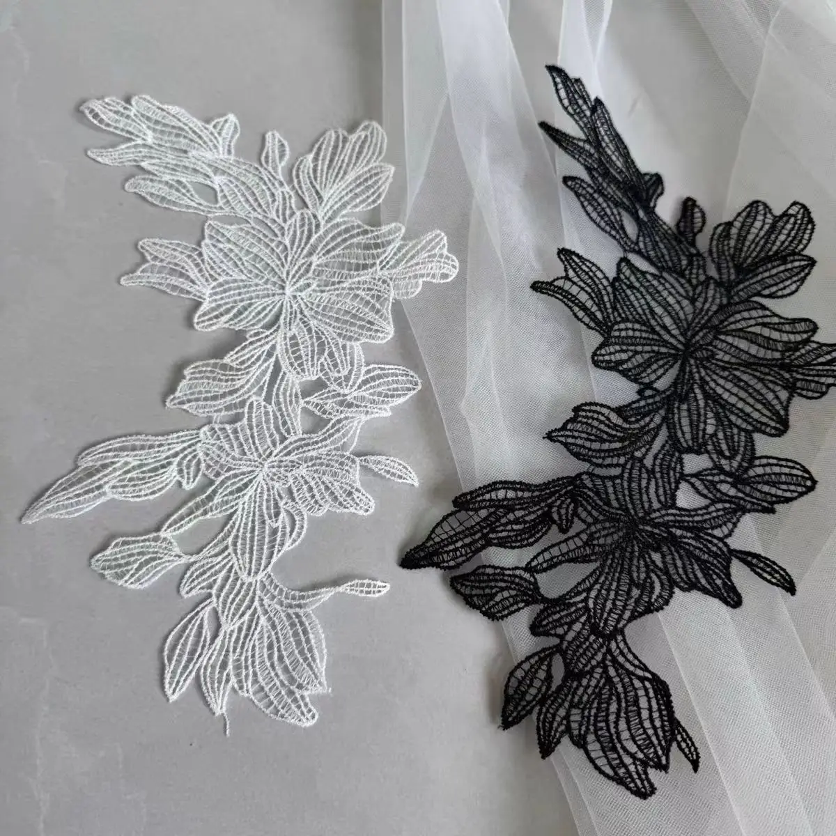 1 Stück Schwarz-Weißer Spitzenblumen-Aufnäher DIY Handarbeit Braut-Kopfschmuck Dekorationszubehör