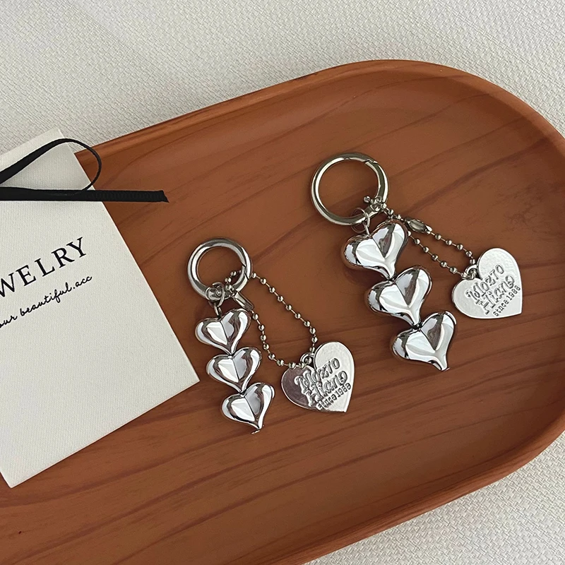 

Design Sense Y2K Silver Heart-shaped Beaded Car Key Rings Cute Charm Keychain Bag Hanging Pendant Jewelry Gift for Women Fashion