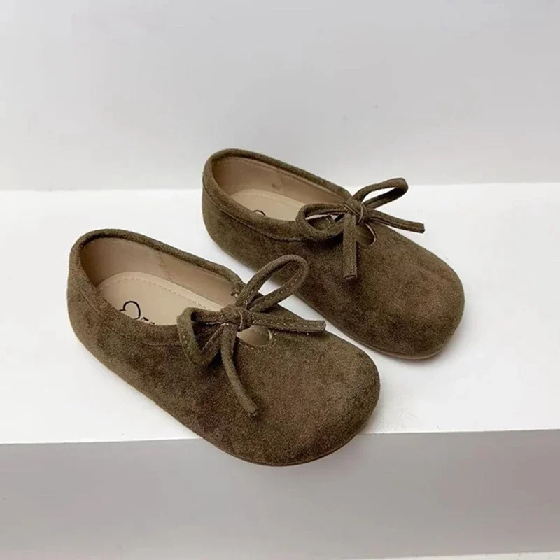 2025 Scarpe eleganti per ragazze del bambino di marca Scarpe semplici in pelle scamosciata per bambini piccoli Mary Janes Ballerine Scarpe eleganti per ragazza Scarpe per la festa nuziale della scuola