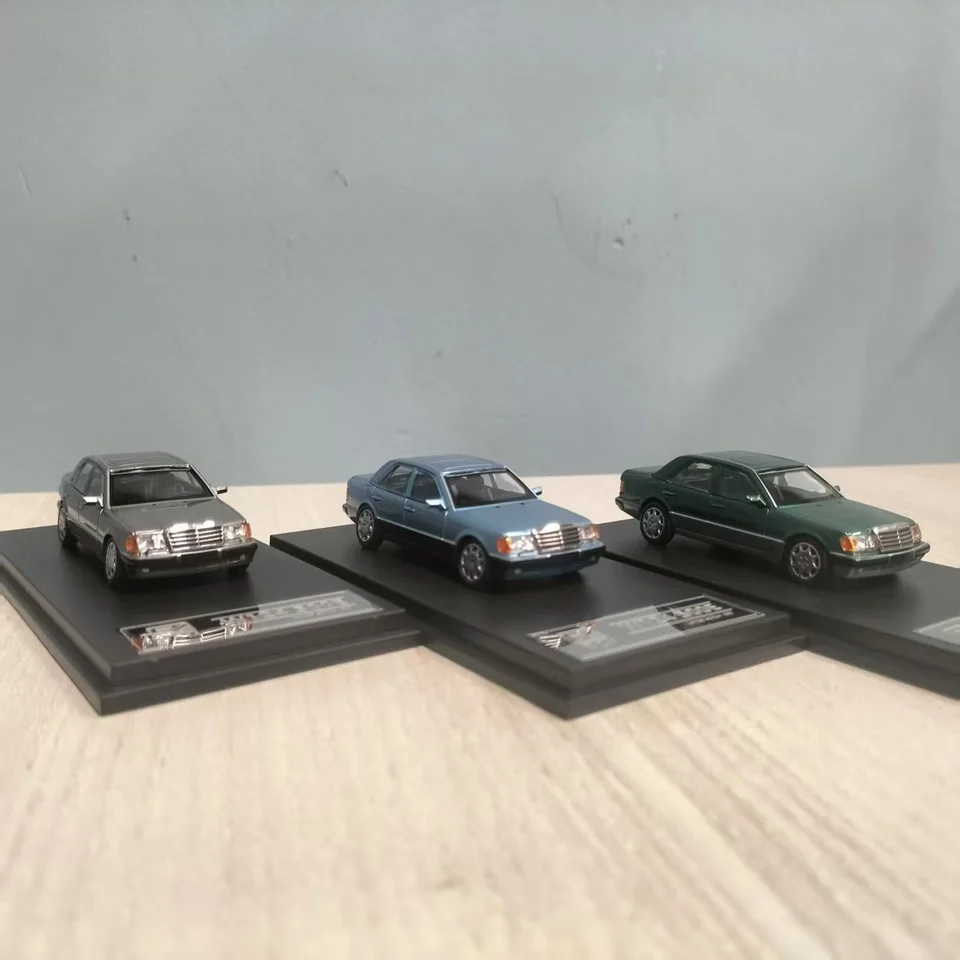 DCM Die-cast 1:64 Scale BENZ W124 500E Simulation Alloy Static Car