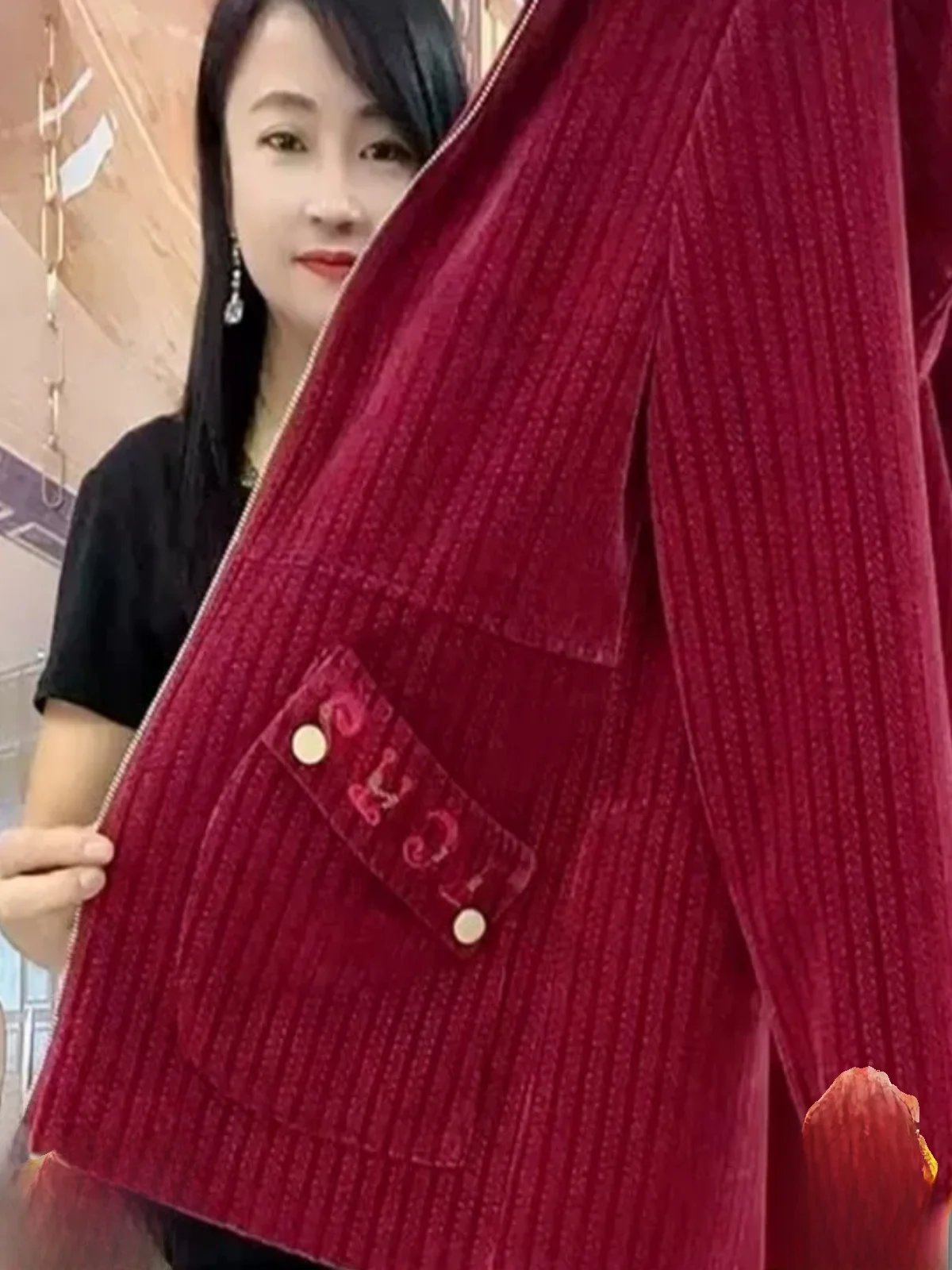 

Осенне-зимняя утепленная фланелевая куртка с капюшоном, свободного кроя, больших размеров, высококачественная одежда для мам, хлопковое пальто для женщин среднего и пожилого возраста