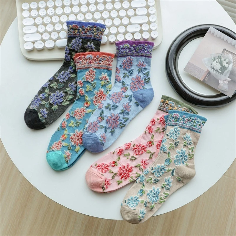 1/5 Doppelfeder-Socken im Retro-Stil mit dreidimensionalen Blumen, modische, farbenfrohe, schweißabsorbierende, schlichte Freizeitsocken