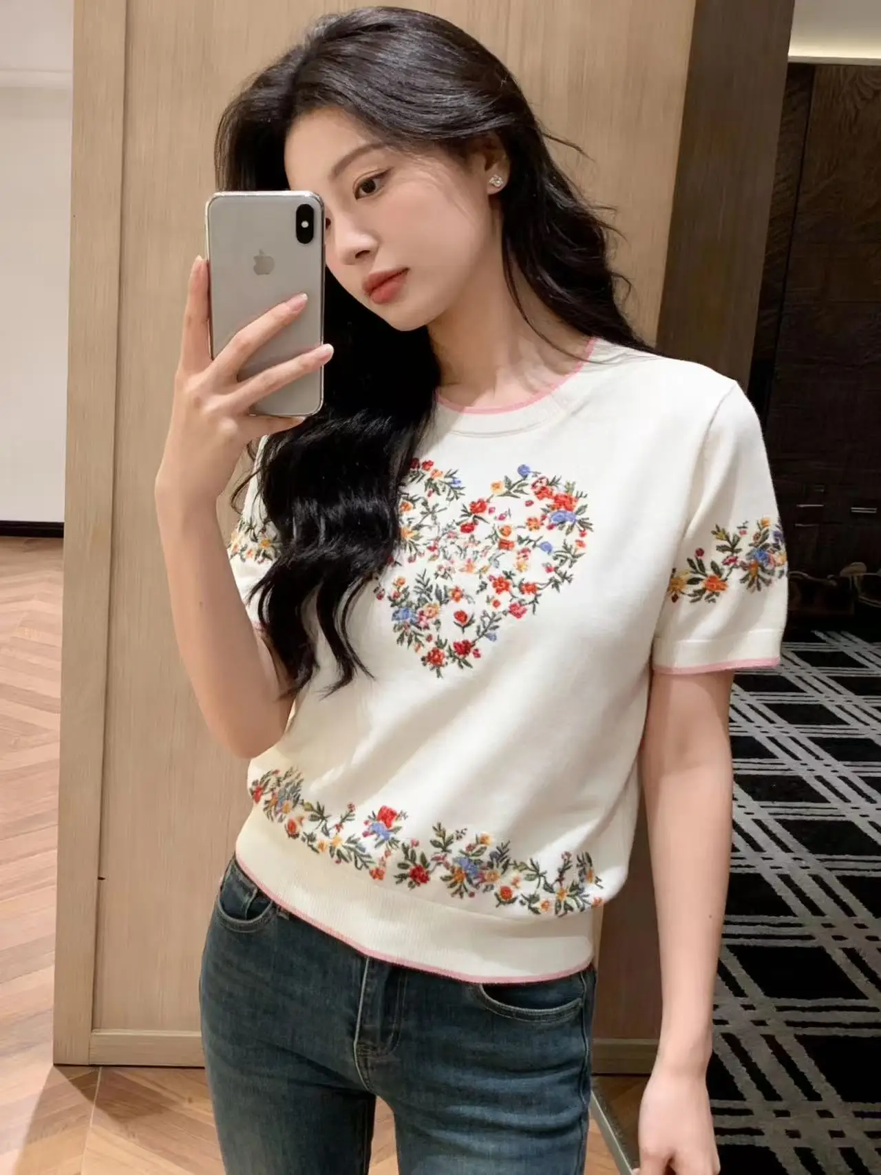 New Summer Ice Silk Knitted Tops Women Fashion Floral Embroidery O-neck Short Sleeve Casual Thin Pullover Sweater T-shirt