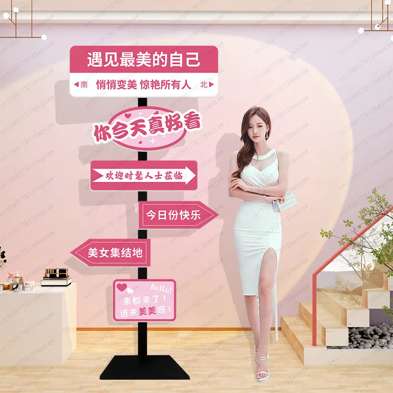 

Интернет-часы знаменитостей в макете фотозоны, индикация маникюрного салона, дорожный знак, стенд, ландшафтный дизайн, Интернет-стена знаменитости