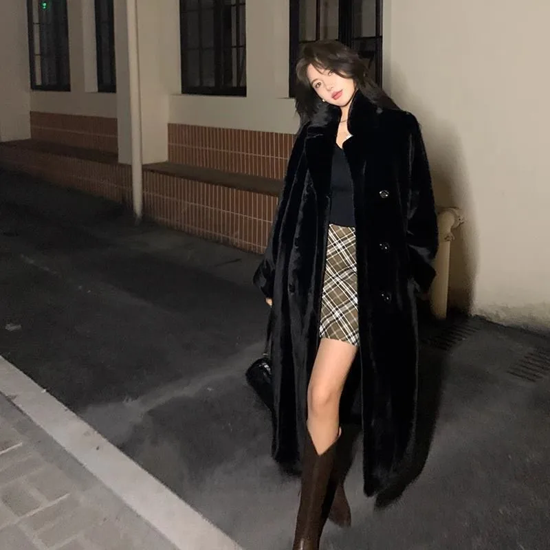 A thick and elegant mid-length suit collar with velvet fur coat feel cotton for women