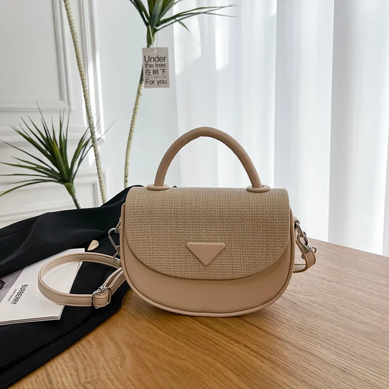 

Elegant Oversized Crossbody Bag - Vintage-Inspired Tote With Unique Texture & Fashion-Forward Letter Embroidery