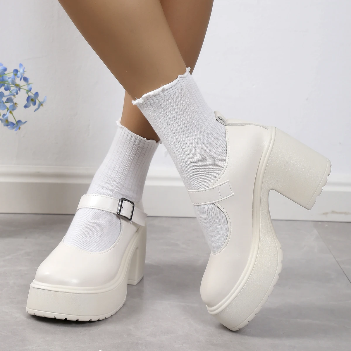 Buty damskie Super wysokie obcasy Mary Jane Buty dla kobiet 2024 Nowe Chunky Platform Pumps Woman Ankle Buckle Party Lolita Shoes