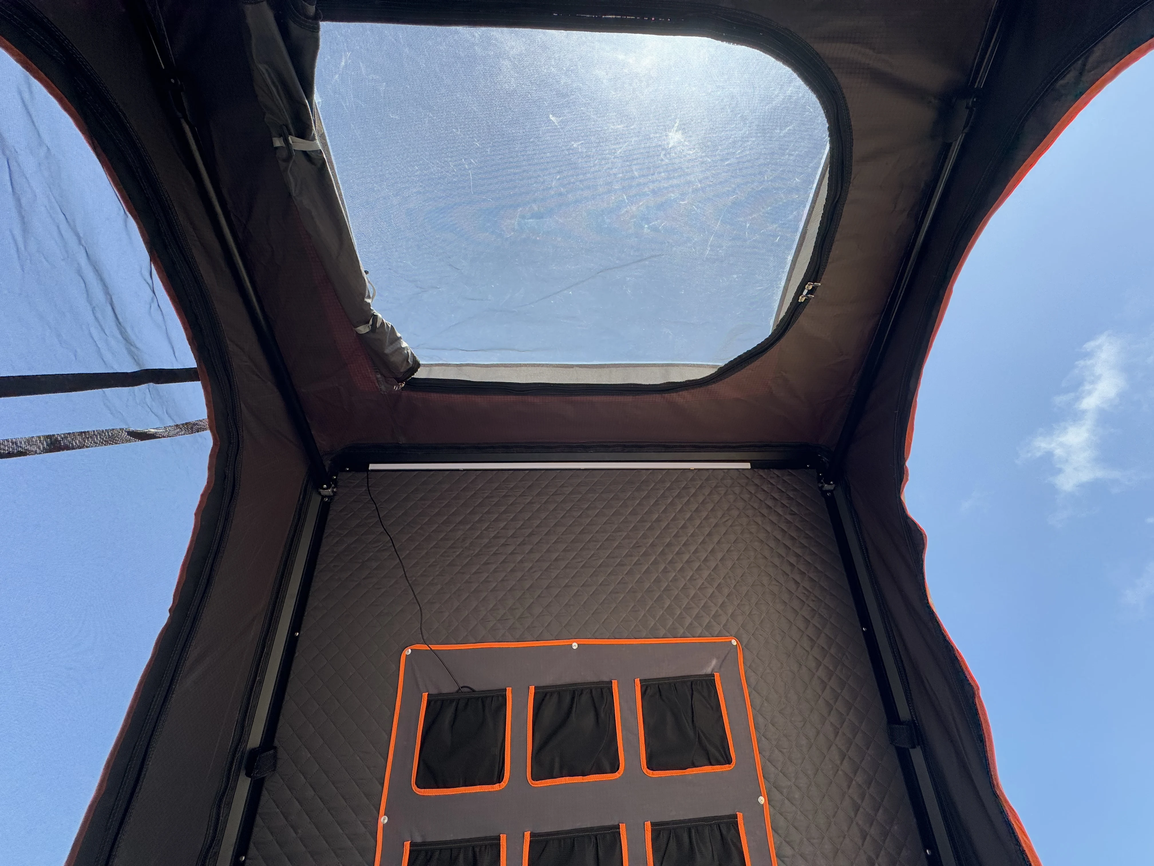 大人気！アルミ製ハードシェル・ルーフトップテント。4シーズン - Roof Top Tent Ladder Telescopic のレビューと価格