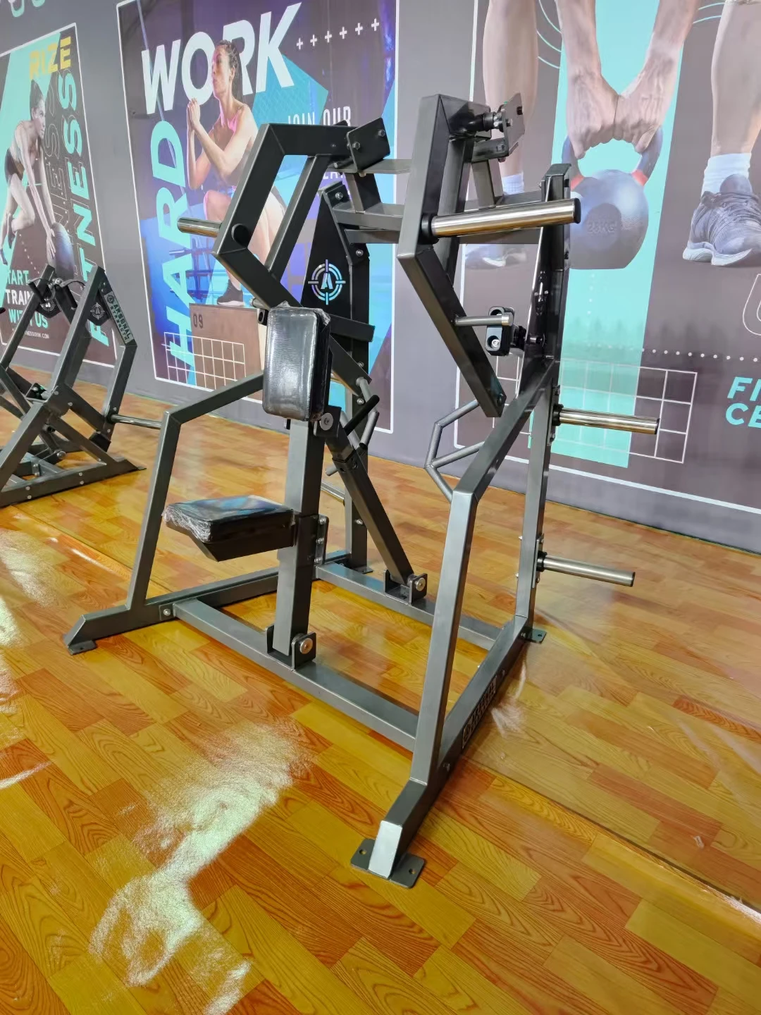 آلة الصف الجلوس المحملة باللوحة بالجملة معدات التدريب الخلفي ثنائي الحركة 2025 #5