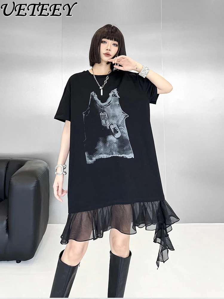 شخصية الطباعة طاقم الرقبة فستان أسود المرأة 2025 صيف جديد فضفاض الغزل حافة الربط منتصف طول فساتين تي شيرت