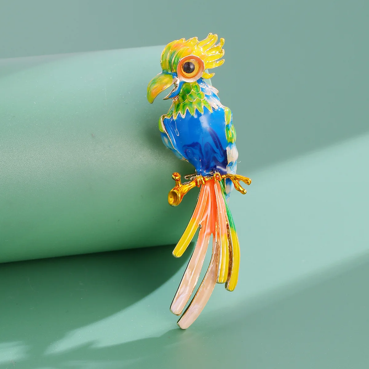 New product: Dripping oil parrot brooch, light luxury design, animal chest flower fashionable accessory
