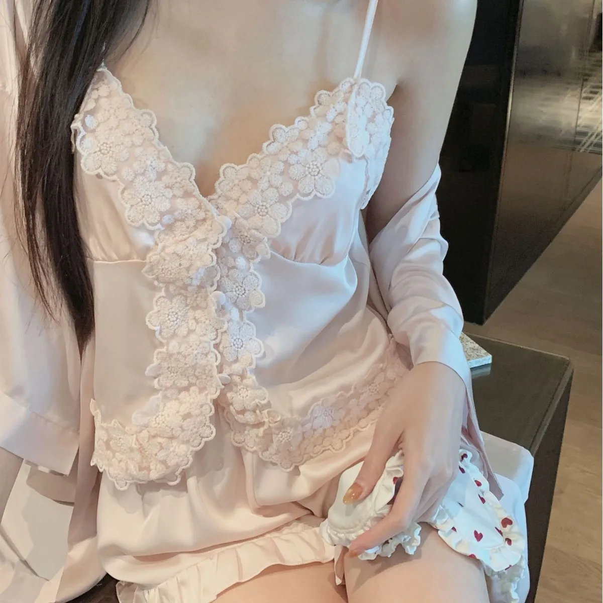 

Spring Summer Women Sleepwear 3Pcs Pajamas Set Sexy Embroidery Applique Home Clothes Loose Casual Satin Pijamas Suit Homewear