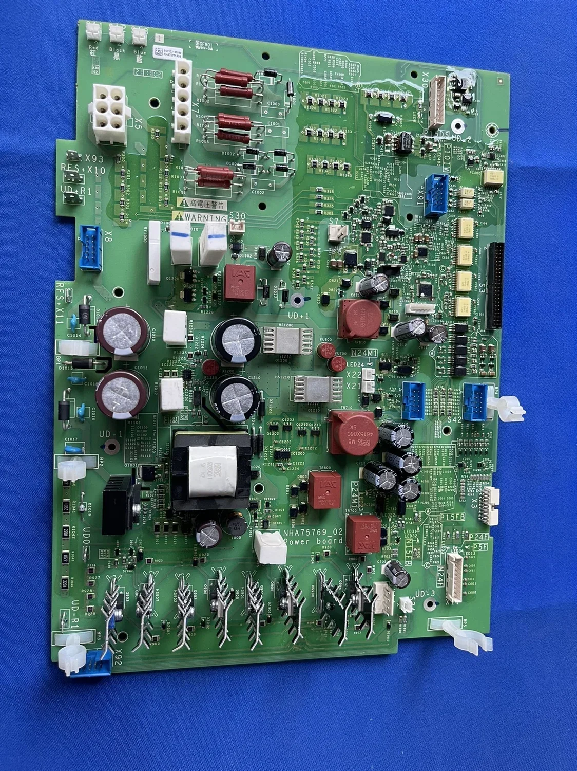 

VX4PPC25N4F brand new original frequency converter ATV630-250KW power board NHA75769-02